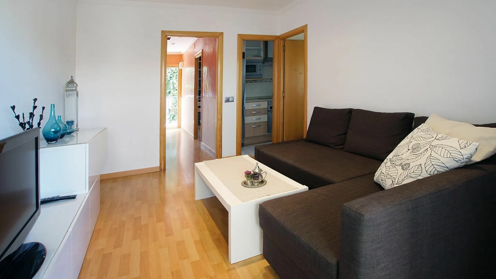 Caravel Be My Guest Castelldefels contacts